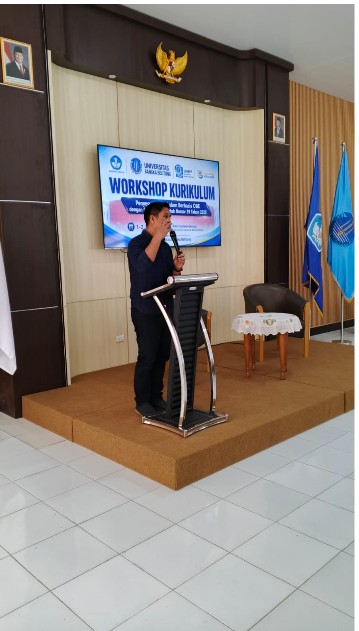Pimpinan Universitas Bangka Belitung menyampaikan sambutan dalam Workshop Penyesuaian Kurikulum Berbasis OBE