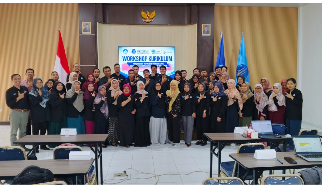 Foto bersama peserta Workshop Penyesuaian Kurikulum Berbasis OBE Universitas Bangka Belitung
